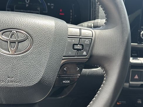 Used 2026 Toyota Camry SE FWD image 17