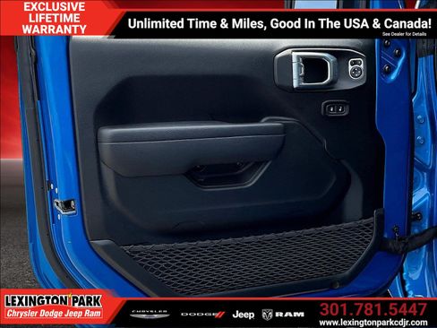 Used 2023 Jeep Wrangler Unlimited Rubicon w/ Cold Weather Group AWD/4WD image 19