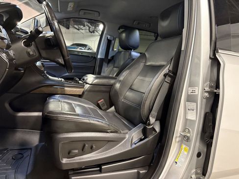 Used 2018 GMC Yukon Denali AWD/4WD image 9