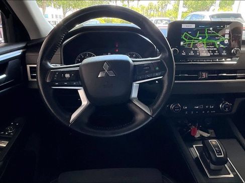 Used 2024 Mitsubishi Outlander SE FWD image 5