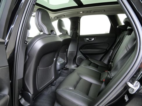 Used 2025 Volvo XC60 B5 Core AWD/4WD image 16
