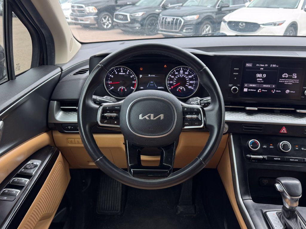 Used 2024 Kia Carnival LX FWD image 11