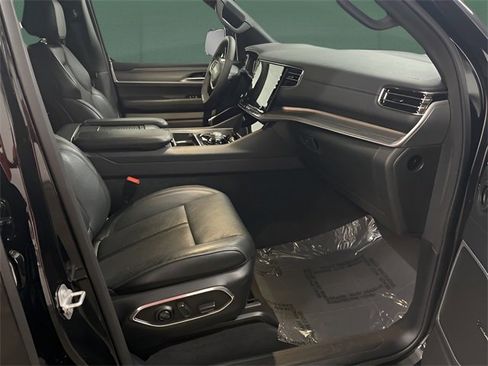 Used 2024 Jeep Wagoneer Series II w/ Flexible Seating Group image 13
