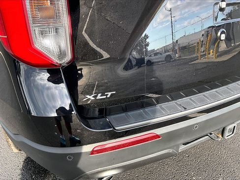 Used 2023 Ford Explorer XLT w/ Equipment Group 202A AWD/4WD image 7