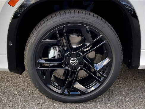 New 2026 Volkswagen Tiguan SE R-Line image 8