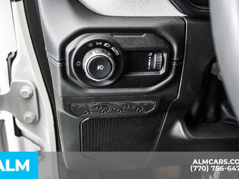 Used 2025 Jeep Wrangler Unlimited Sahara AWD/4WD image 33