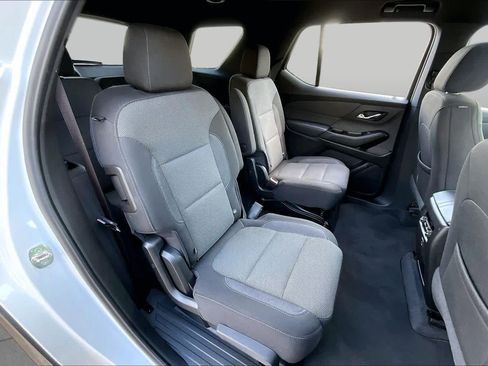 Used 2023 Chevrolet Traverse LT FWD image 19