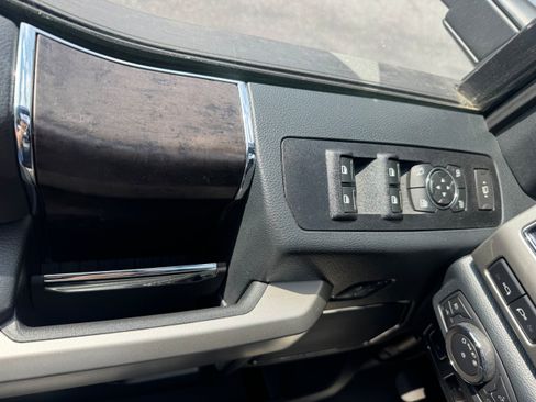 Used 2022 Ford F250 Lariat w/ Black Appearance Package AWD/4WD image 18