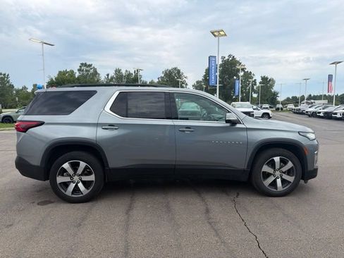 Used 2023 Chevrolet Traverse LT w/ LT Premium Package FWD image 4