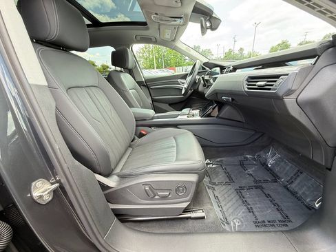 Used 2021 Audi e-tron Premium Plus w/ Premium Plus Package AWD/4WD image 26