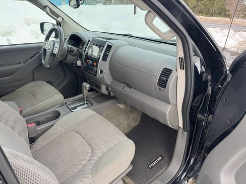 Used 2016 Nissan Frontier SV image 14
