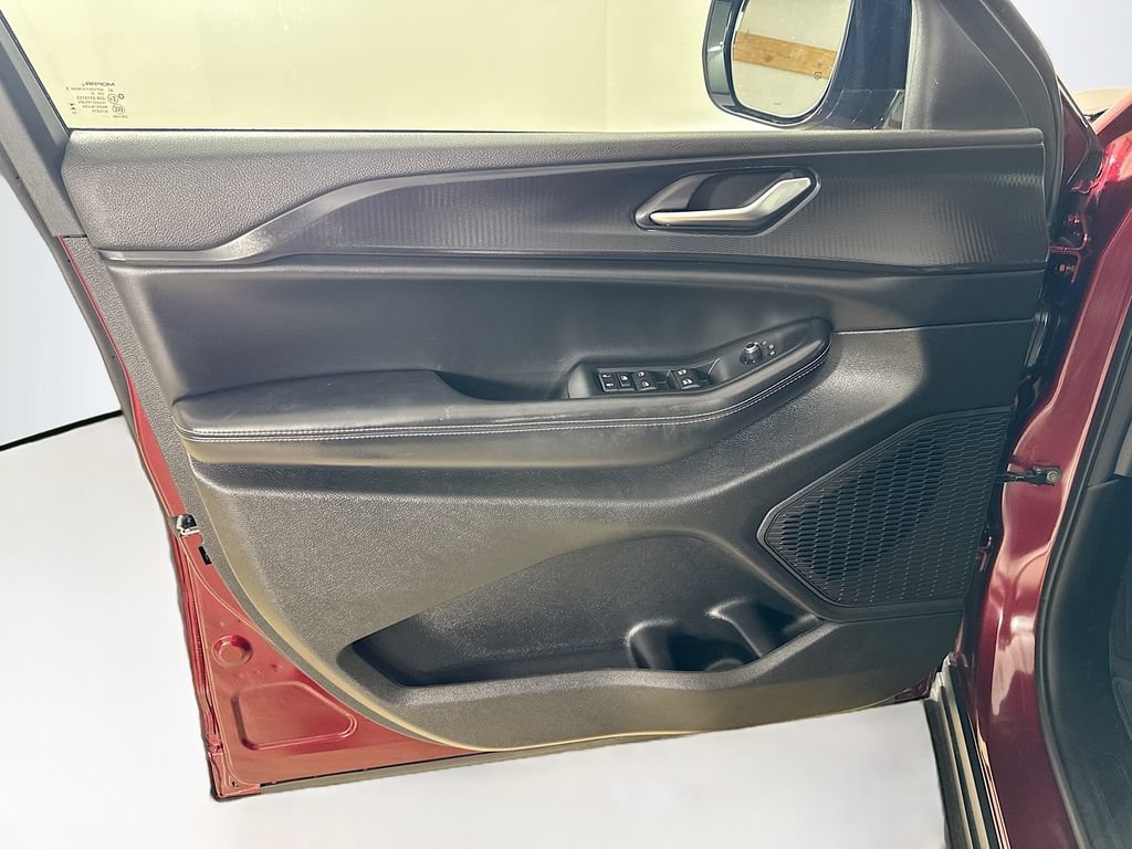 Certified 2025 Jeep Grand Cherokee Altitude AWD/4WD image 11
