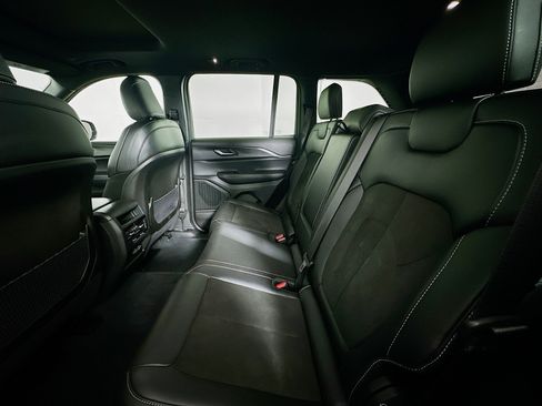 Used 2023 Jeep Grand Cherokee Altitude image 27