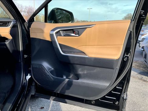 Used 2023 Toyota RAV4 XLE image 12