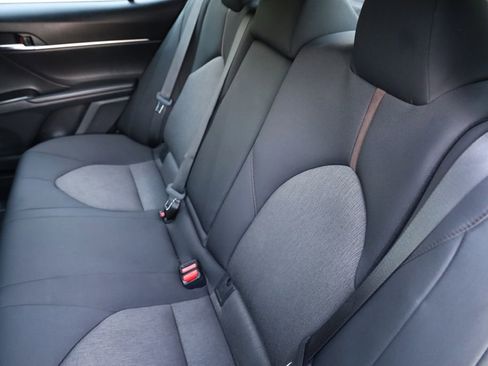 Used 2020 Toyota Camry LE image 19