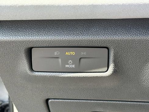 Used 2026 Volkswagen Tiguan SE w/ Panoramic Sunroof Package AWD/4WD image 21