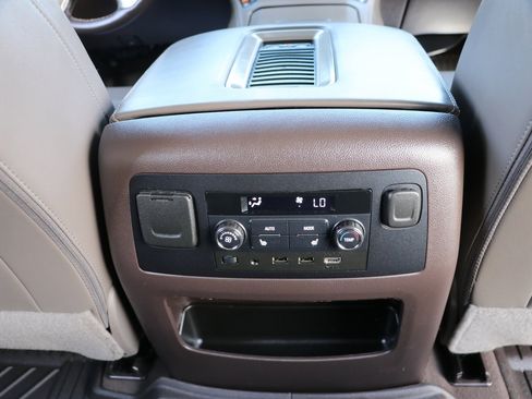 Used 2019 GMC Yukon Denali w/ Denali Ultimate Package AWD/4WD image 36