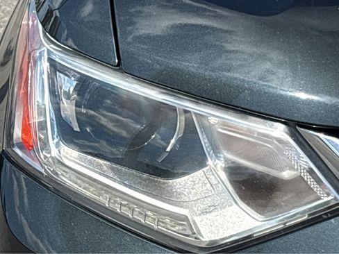 Used 2021 Chevrolet Traverse LT image 21