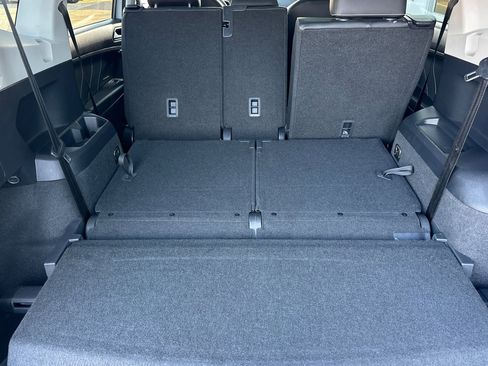 Used 2022 Volkswagen Tiguan SE w/ Panoramic Sunroof Package image 16