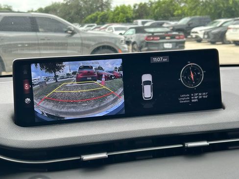 Used 2025 Genesis GV70 2.5T AWD/4WD image 32