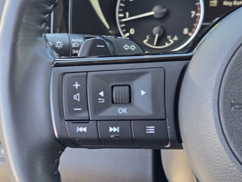 Used 2023 Nissan Pathfinder SL FWD image 25