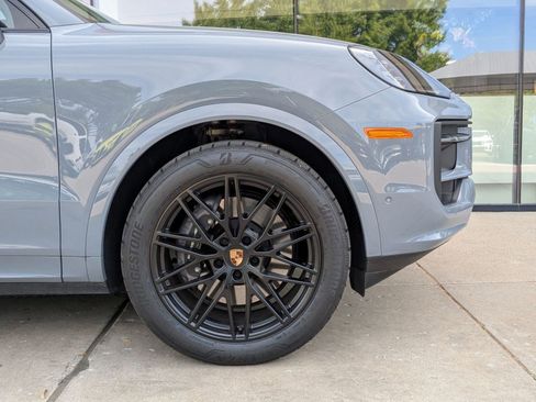 Certified 2025 Porsche Cayenne image 11