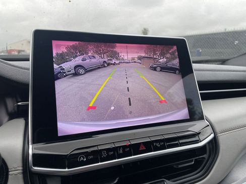 Used 2025 Jeep Compass Limited image 27