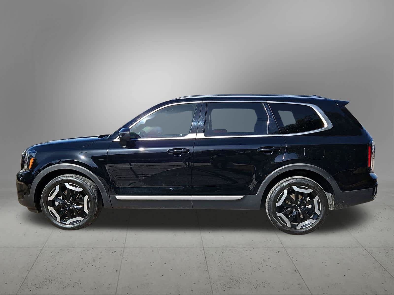 Certified 2025 Kia Telluride EX w/ EX Captain's Chair Package FWD image 3