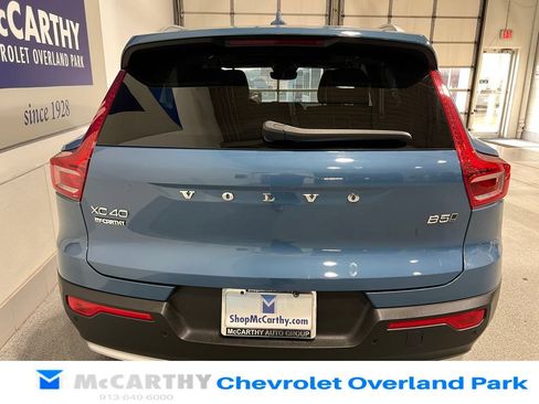 Used 2025 Volvo XC40 B5 Plus AWD/4WD image 6