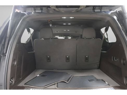 Used 2023 GMC Yukon XL Denali image 31