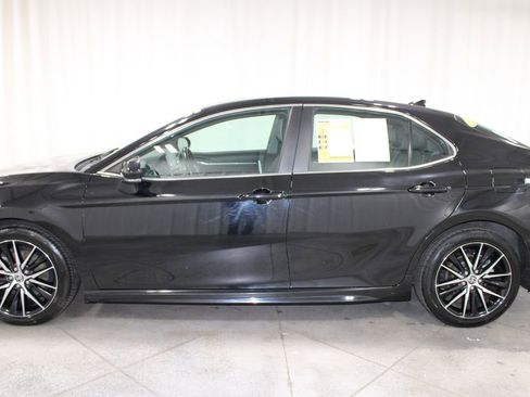 Used 2022 Toyota Camry SE image 6