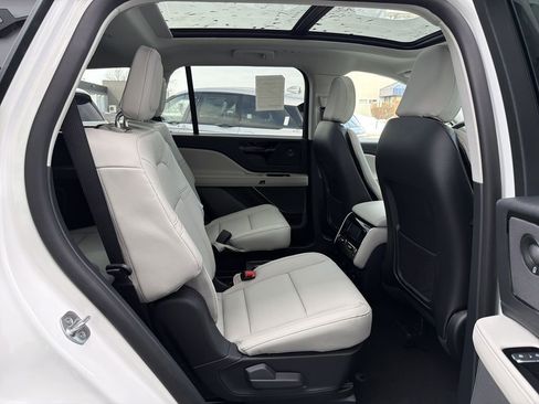New 2026 Lincoln Aviator AWD image 8