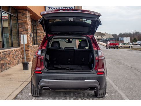 Used 2019 Jeep Cherokee Limited image 31