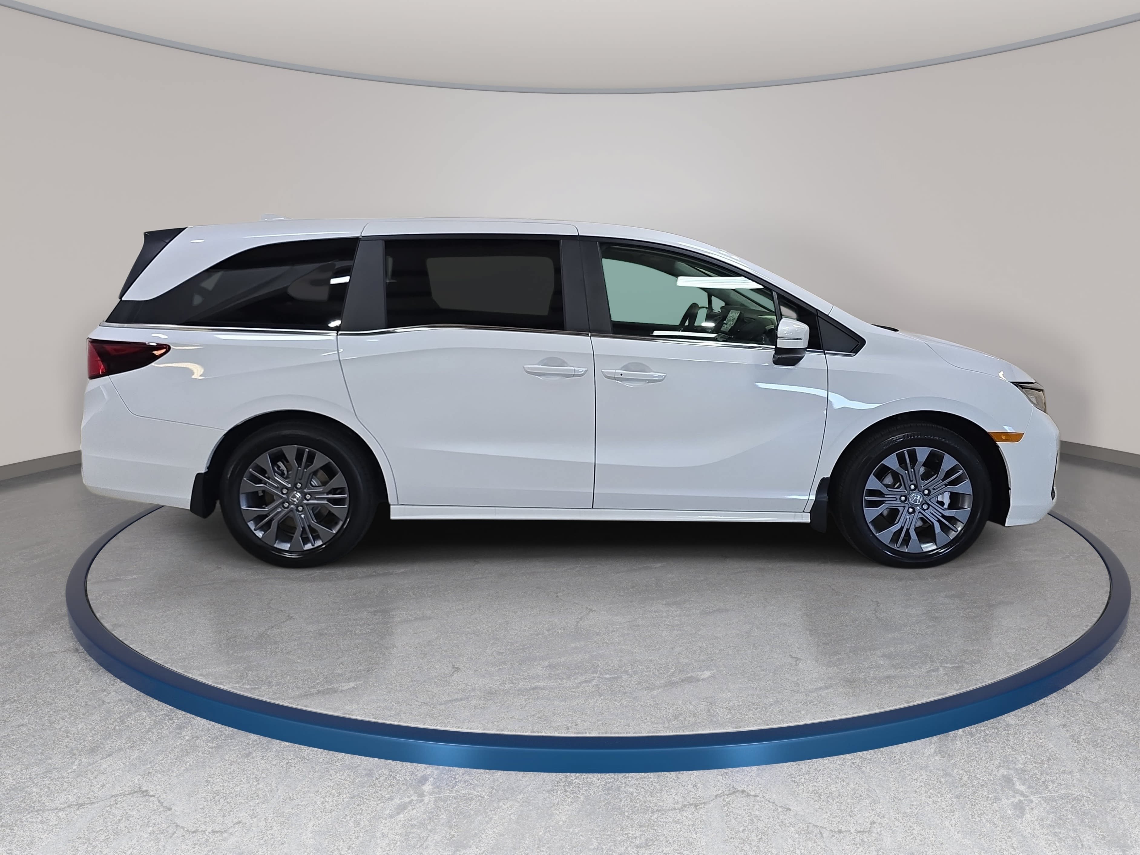 New 2026 Honda Odyssey Touring image 5