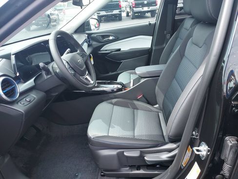 New 2026 Chevrolet Trax LT w/ Driver Confidence Package FWD image 13