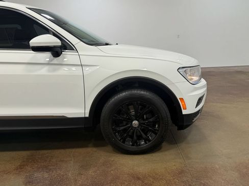 Used 2018 Volkswagen Tiguan SE w/ Panoramic Sunroof Package AWD/4WD image 31