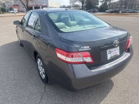 Used 2010 Toyota Camry LE image 3