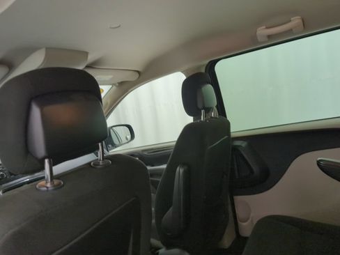Used 2015 Dodge Grand Caravan American Value Package w/ UConnect Hands-Free Group FWD image 11