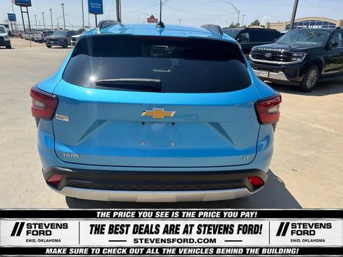 Used 2025 Chevrolet Trax LT FWD image 10