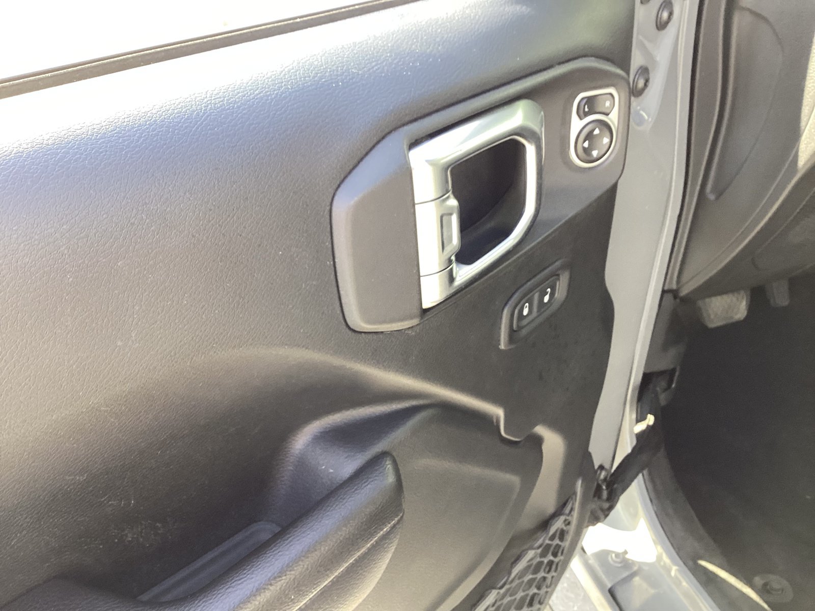 Used 2018 Jeep Wrangler Unlimited Sport S AWD/4WD image 12