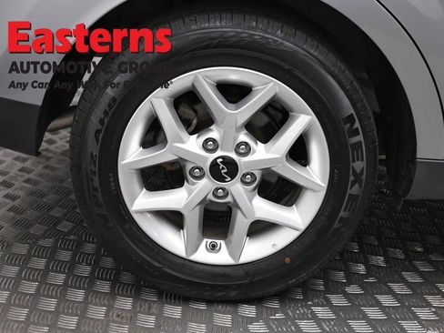 Used 2025 Kia Soul LX w/ LX Technology Package FWD image 30