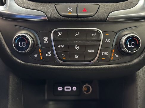 Certified 2024 Chevrolet Equinox LT FWD image 32
