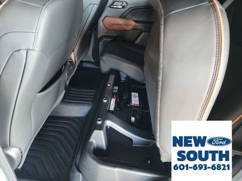 Used 2024 GMC Canyon AT4 w/ AT4 Premium Package image 32