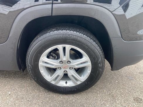 Used 2024 GMC Terrain SLE w/ Driver Convenience Package AWD/4WD image 9