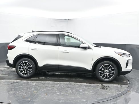 New 2026 Ford Escape SE image 11