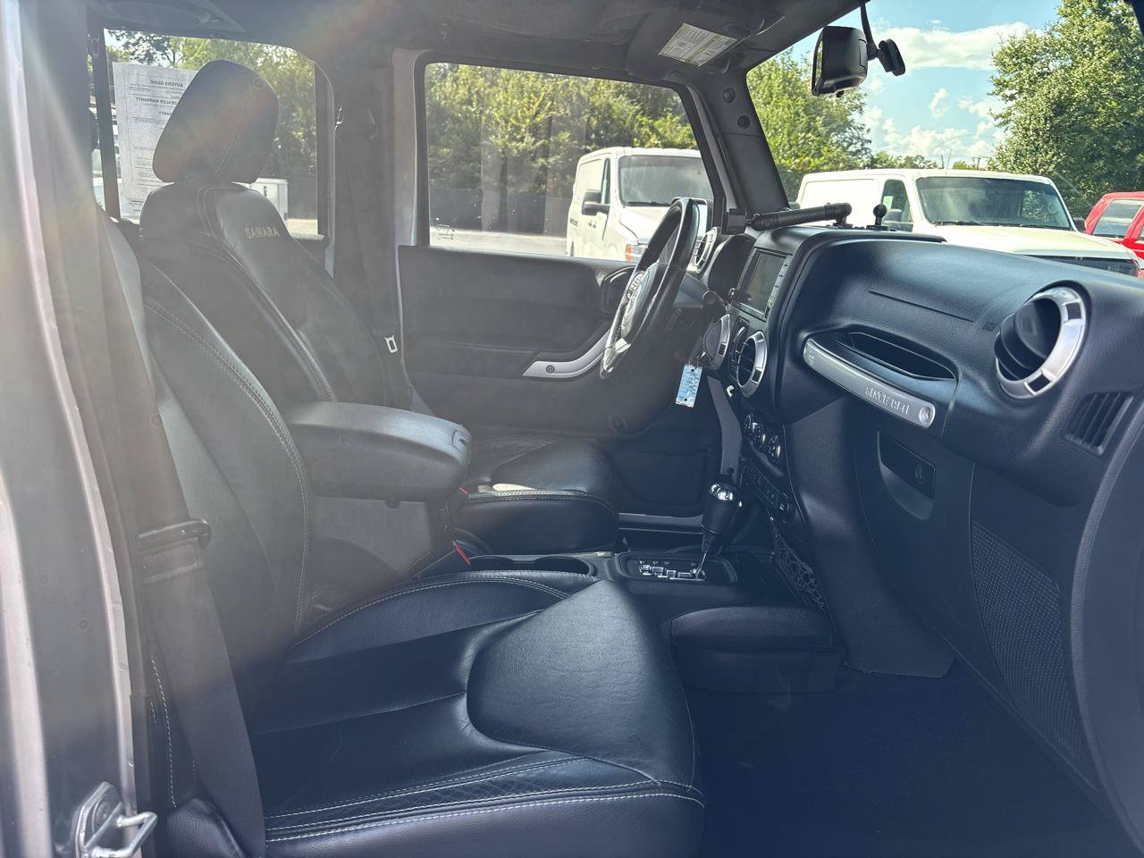 Used 2014 Jeep Wrangler Unlimited Sahara w/ Max Tow Package AWD/4WD image 15