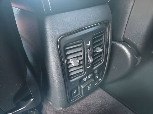 Used 2018 Dodge Durango SRT AWD/4WD image 28