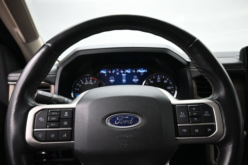 Used 2024 Ford Expedition Limited AWD/4WD image 12