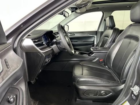 Used 2023 Jeep Grand Cherokee 4WD 4xe image 11