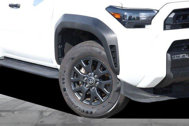 Used 2025 Toyota 4Runner SR5 AWD/4WD image 3